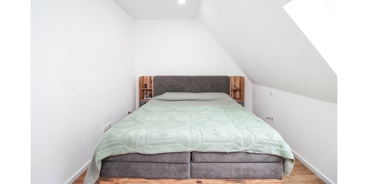Modernisierte 4-Zimmer-Wohnung mit Einbauküche in Oberndorf a. N. - Dachgeschoßwohnung Oberndorf | Angebot:27095832