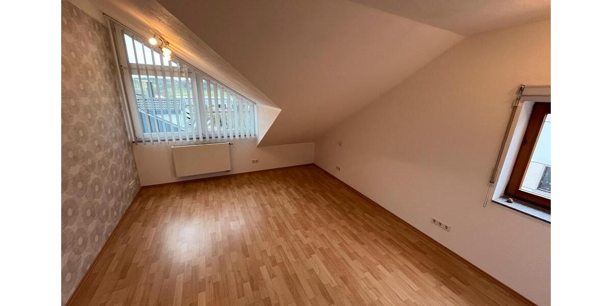 Dachgeschoßwohnung Stödtlen - 4 Zimmer, 120 m&sup2;, 810&euro; | Angebot:24704787