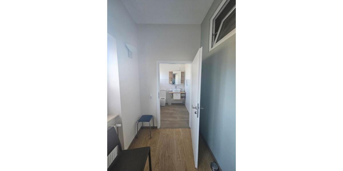 Leopoldshöhe PhysiopaxisBüroraum zur vermieten ca.80m²(50+30m²) zimmer