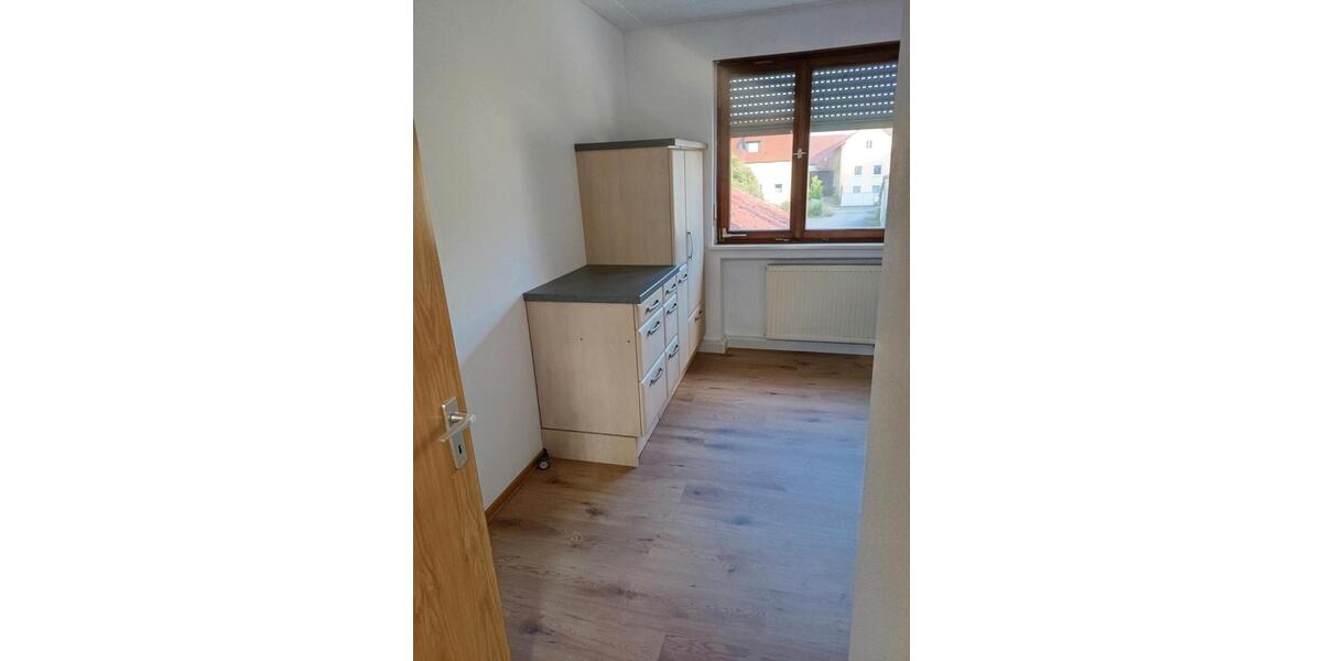 Etagenwohnung Wasserlosen - 3 Zimmer, 125 m&sup2;, 800&euro; | Angebot:26528760