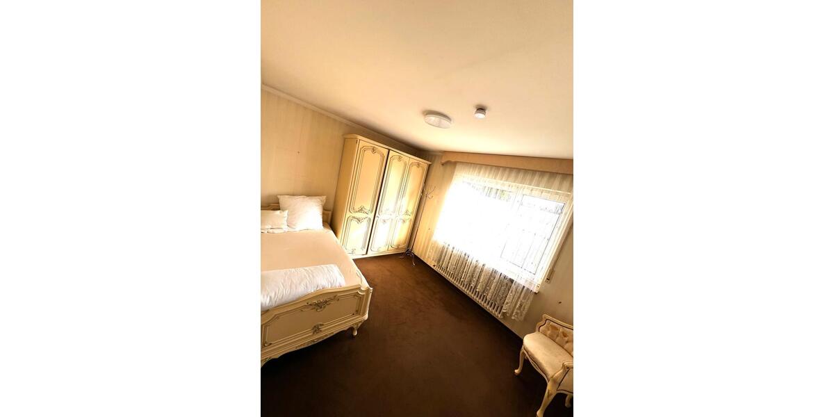 Wohnen auf Zeit Ulm Donautal - 9 Zimmer, 250 m&sup2;, 490&euro; | Angebot:24643788