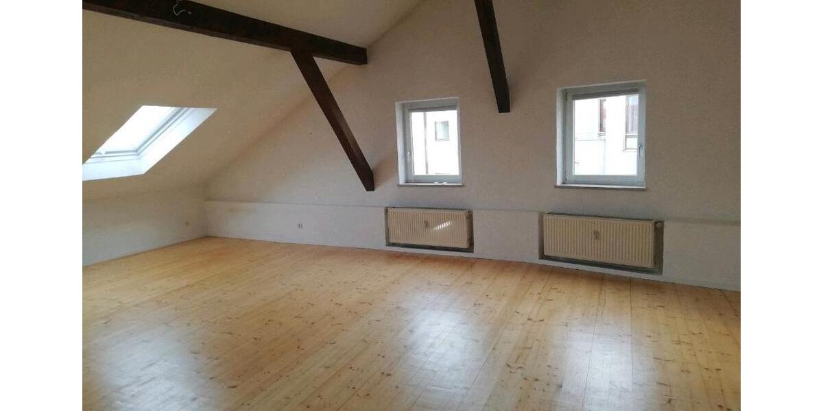 Dachgeschoßwohnung Landau an der Isar - 2.5 Zimmer, 100 m&sup2;, 720&euro; | Angebot:26521905