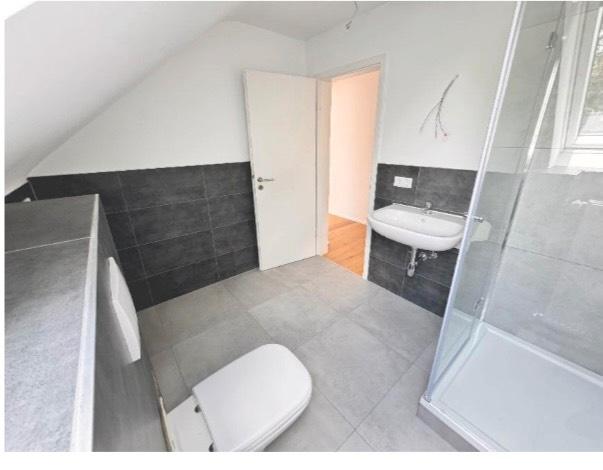 Dachgeschoßwohnung Roth - 3 Zimmer, 58 m&sup2;, 950&euro; | Angebot:25964210