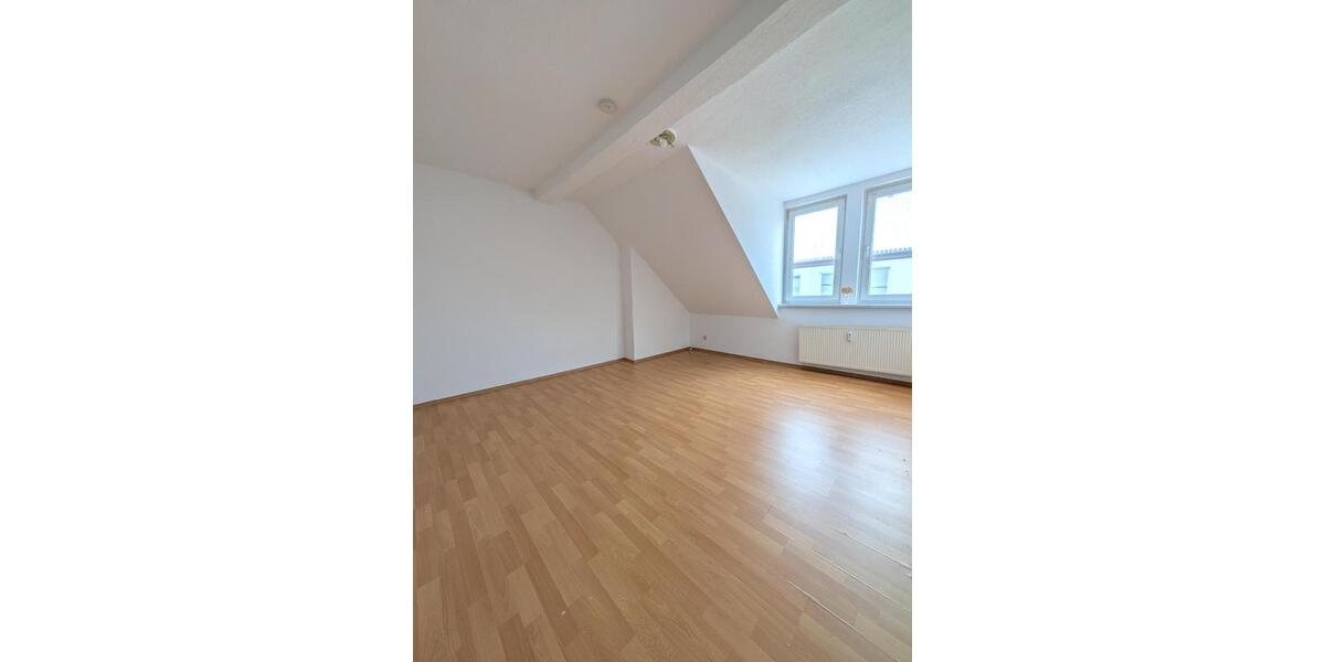 Dachgeschoßwohnung Aschersleben - 3 Zimmer, 70 m&sup2;, 400&euro; | Angebot:24815707