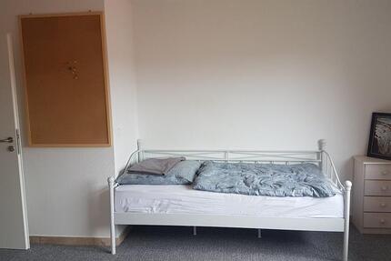 Ruhiges Zimmer in großzügiger WG zimmer