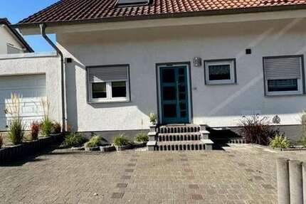 Haus Wallertheim - 5 Zimmer, 180 m&sup2;, 1.600&euro; | Angebot:24758990