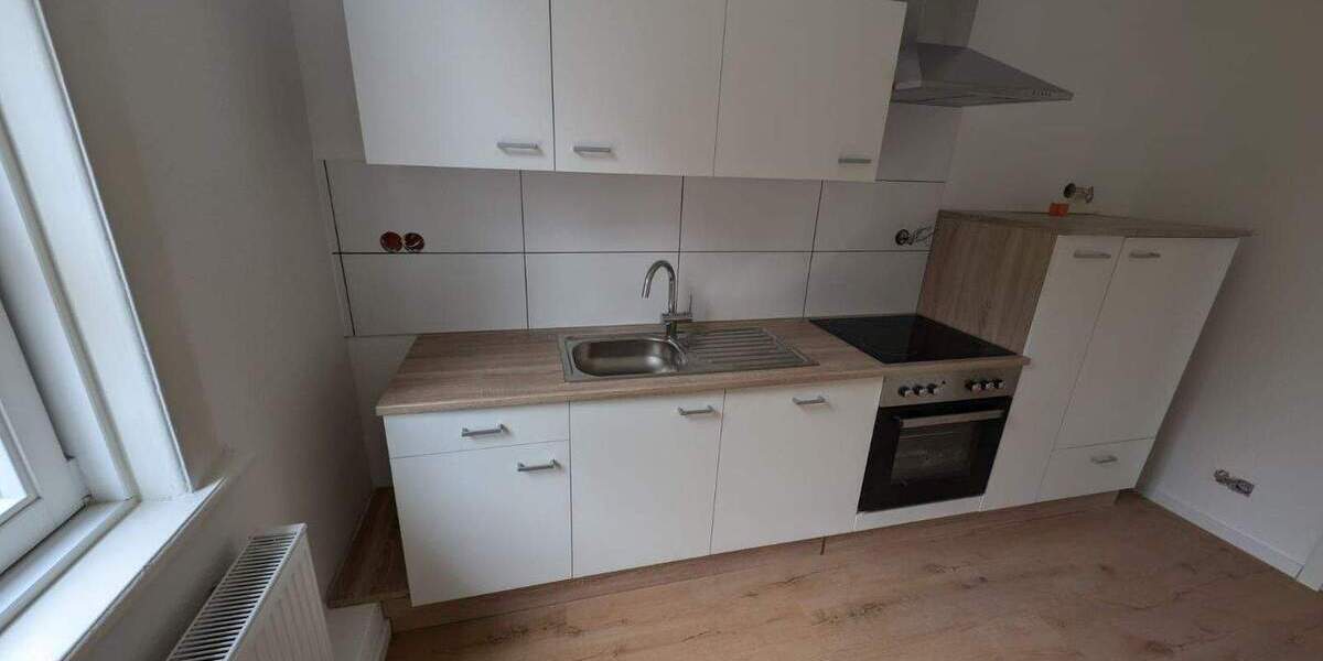 *Erstbezug nach Komplettsanierung! 2-Zi-Wohnung mit neuer Einbauküche u. saniertem Duschbad* 2 zimmer