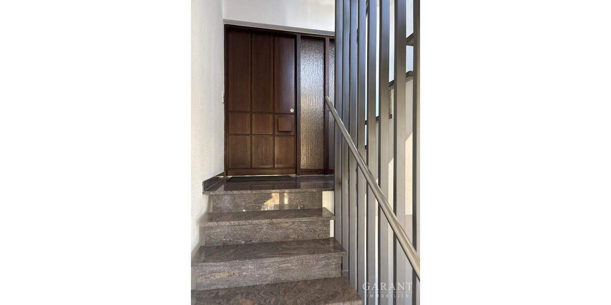 Großzügiges Wohnen -- ca. 230 qm auf einer Etage! 5 zimmer