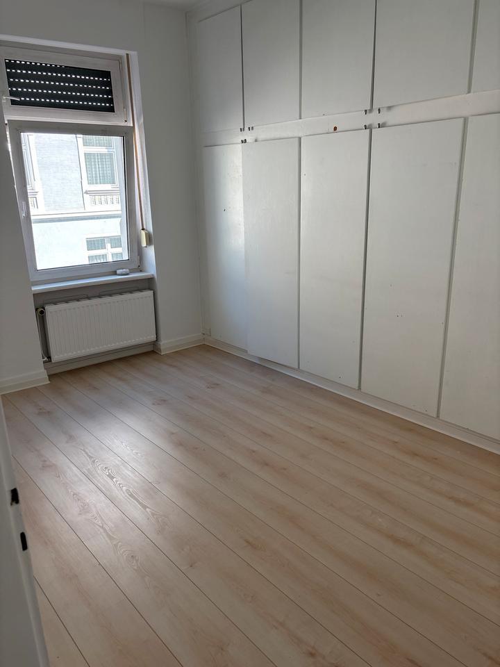 WG Wohnung 4 Zimmer an- 3- Studenten zu vermieten in Darmstadt 1-