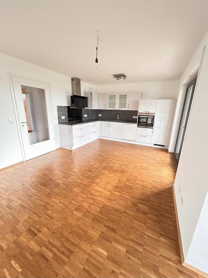 3-Zimmer-Wohnung mit Terrasse, Loggia und hochw. Ausstattung