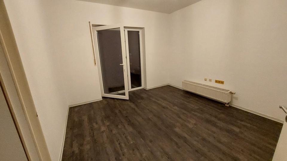Großzügige 7-Zimmer Wohnung mit 2 Bädern & 3 PKW Stellplätzen 7 zimmer