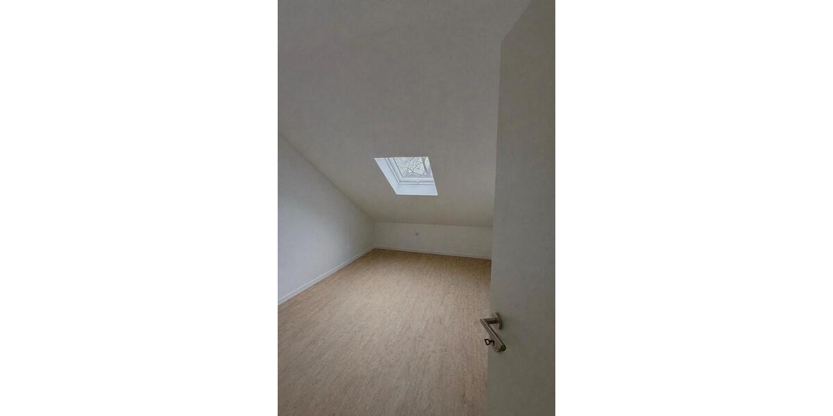 Dachgeschoßwohnung Söhrewald - 3 Zimmer, 86 m&sup2;, 1.000&euro; | Angebot:26125451