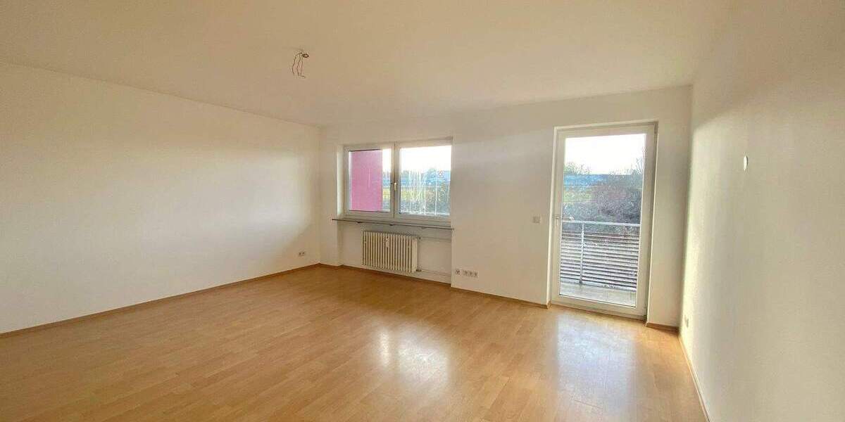 Etagenwohnung Coburg - 3 Zimmer, 92 m&sup2;, 690&euro; | Angebot:25697909