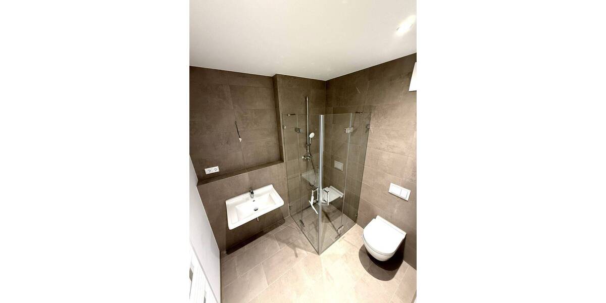 Etagenwohnung Hannover Vahrenwald - 4 Zimmer, 120 m&sup2;, 1.990&euro; | Angebot:26696321