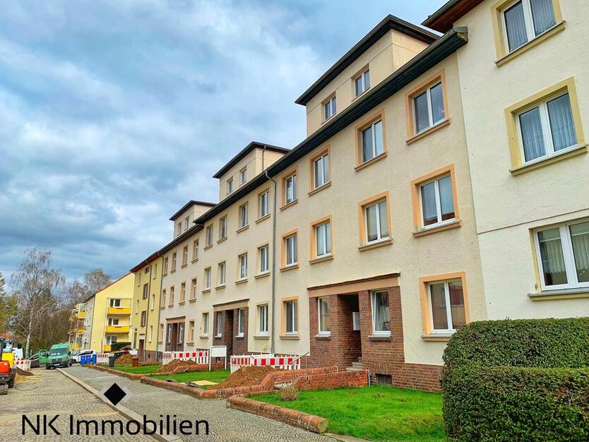 ++ gemütliche 2-Raum EG-Wohnung mit Balkon - frisch renoviert, Tageslichtbad mit Dusche ++
