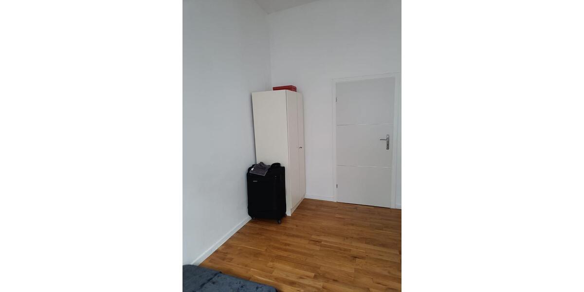 1 Zimmer verfügbar in einer 3-er WG ab Januar 2026 | 1 room avail 1 zimmer