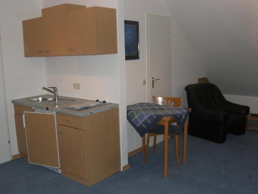 Ein-Zimmer- Apartment:, möbliertes Zimmer,