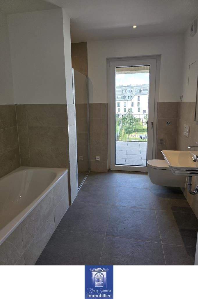 Hafencity Dresden! Traumhafte Wohnung mit zwei großen Balkonen, Lift und vieles mehr 3 zimmer