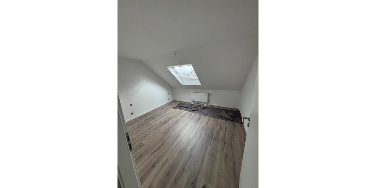 Dachgeschoßwohnung Saarlouis - 3 Zimmer, 90 m&sup2;, 980&euro; | Angebot:25892458