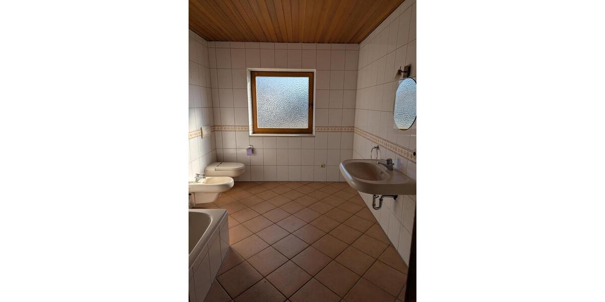 Etagenwohnung Amberg - 4 Zimmer, 140 m&sup2;, 1.140&euro; | Angebot:25435875