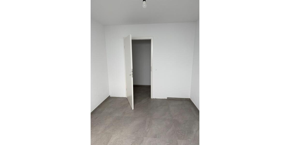Etagenwohnung Uersfeld - 5 Zimmer, 130 m&sup2;, 980&euro; | Angebot:24385571