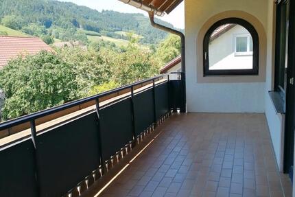 Wohnung Simonswald - 3 Zimmer, 104 m&sup2;, 900&euro; | Angebot:26679219