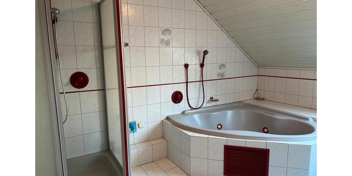 Dachgeschoßwohnung Maxhütte-Haidhof Haidhof - 3 Zimmer, 105 m&sup2;, 1.250&euro; | Angebot:24849794