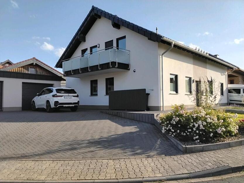 Helle NeubauWohnung in Marmagen mit Balkon und Garage