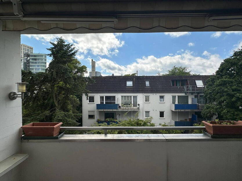 Westend: renovierte 3 Zimmer mit Balkon - 24 Monate befristet optional möbiliert
