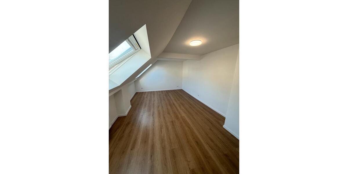 Dachgeschoßwohnung Krefeld - 2 Zimmer, 62 m&sup2;, 600&euro; | Angebot:25052522