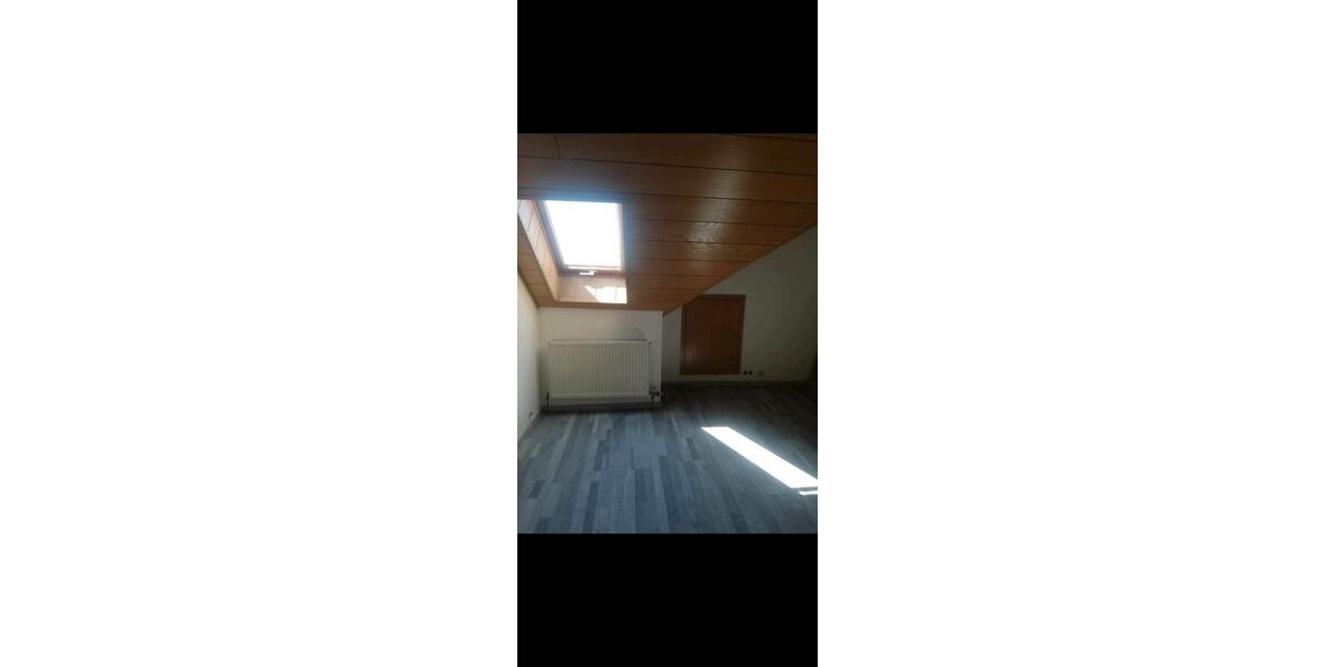 Dachgeschoßwohnung Adelsdorf - 4 Zimmer, 105 m&sup2;, 1.300&euro; | Angebot:26534452