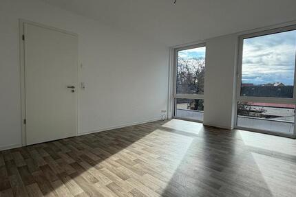 Wohnung Bitterfeld-Wolfen Wolfen - 2 Zimmer, 79 m&sup2;, 590&euro; | Angebot:26003571