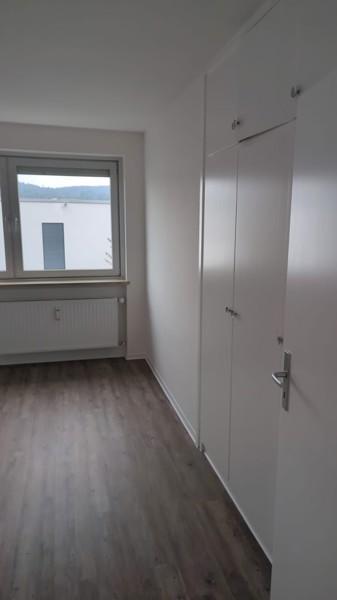 2. OG 3 Zimmer mit Balkon ab sofort zimmer