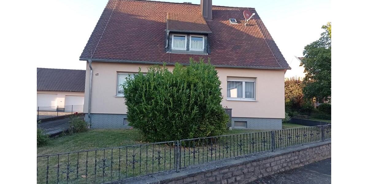 Vermiete saniertes Einfamilienhaus mit 8 Zimmern nahe Weinbergen 8 zimmer