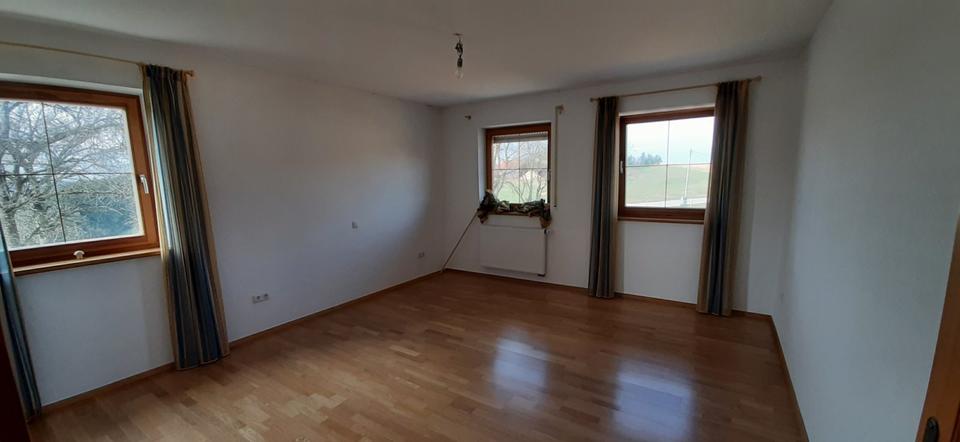 Etagenwohnung Perach - 4 Zimmer, 130 m&sup2;, 1.000&euro; | Angebot:25932591