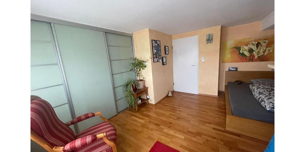 Etagenwohnung Eschborn - 5 Zimmer, 124 m&sup2;, 1.800&euro; | Angebot:25645591
