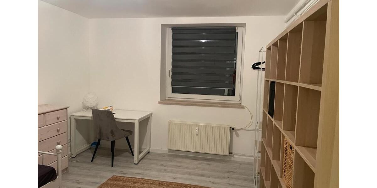 Möbliertes Zimmer für Studenten- Souterrain 1 zimmer