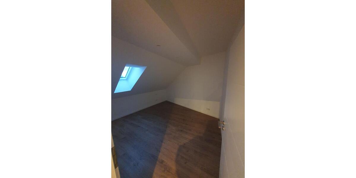 Charmante Dachgeschosswohnung in Hannover - Perfekt für modernes Wohnen 3 zimmer