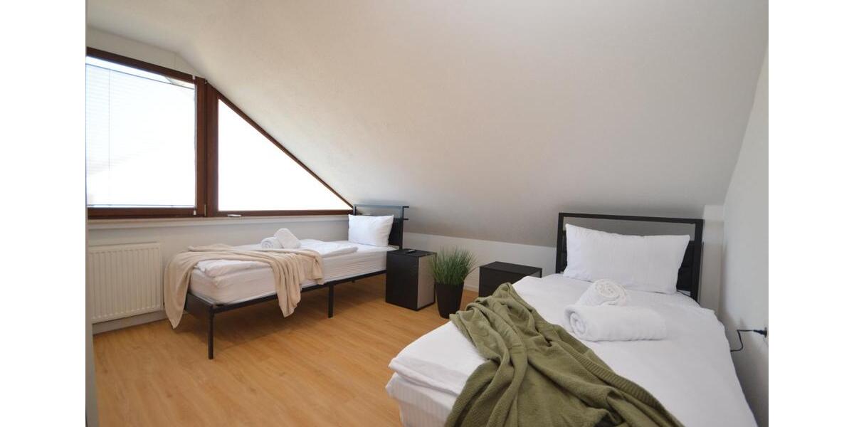 Wohnen auf Zeit Detmold Hakedahl - 10 Zimmer, 250 m&sup2;, 30&euro; | Angebot:24784467
