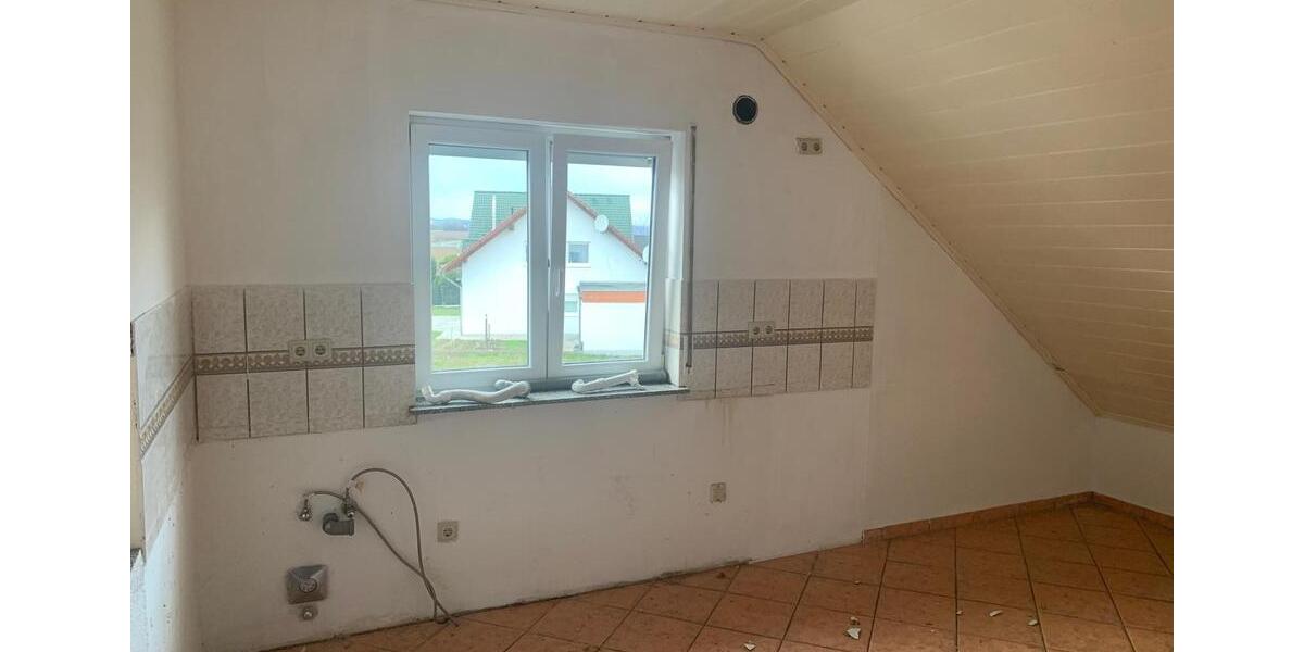 Dachgeschoßwohnung Limburg an der Lahn - 4 Zimmer, 94 m&sup2;, 1.000&euro; | Angebot:25285667