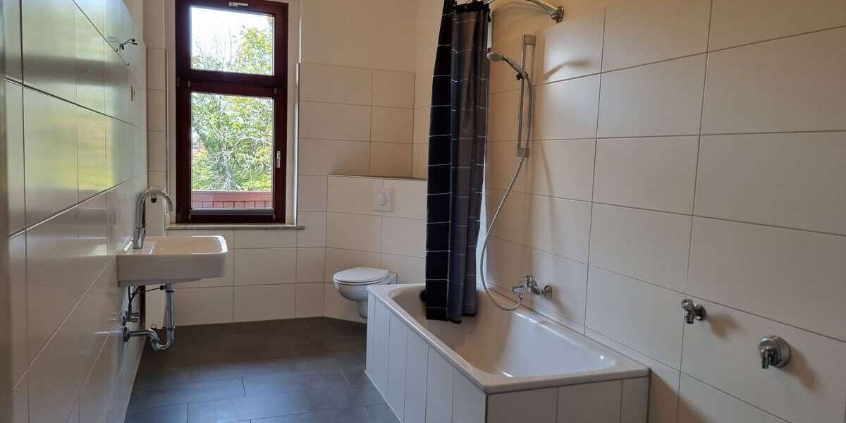 Etagenwohnung Görlitz Südstadt - 2 Zimmer, 72 m&sup2;, 449&euro; | Angebot:27055615