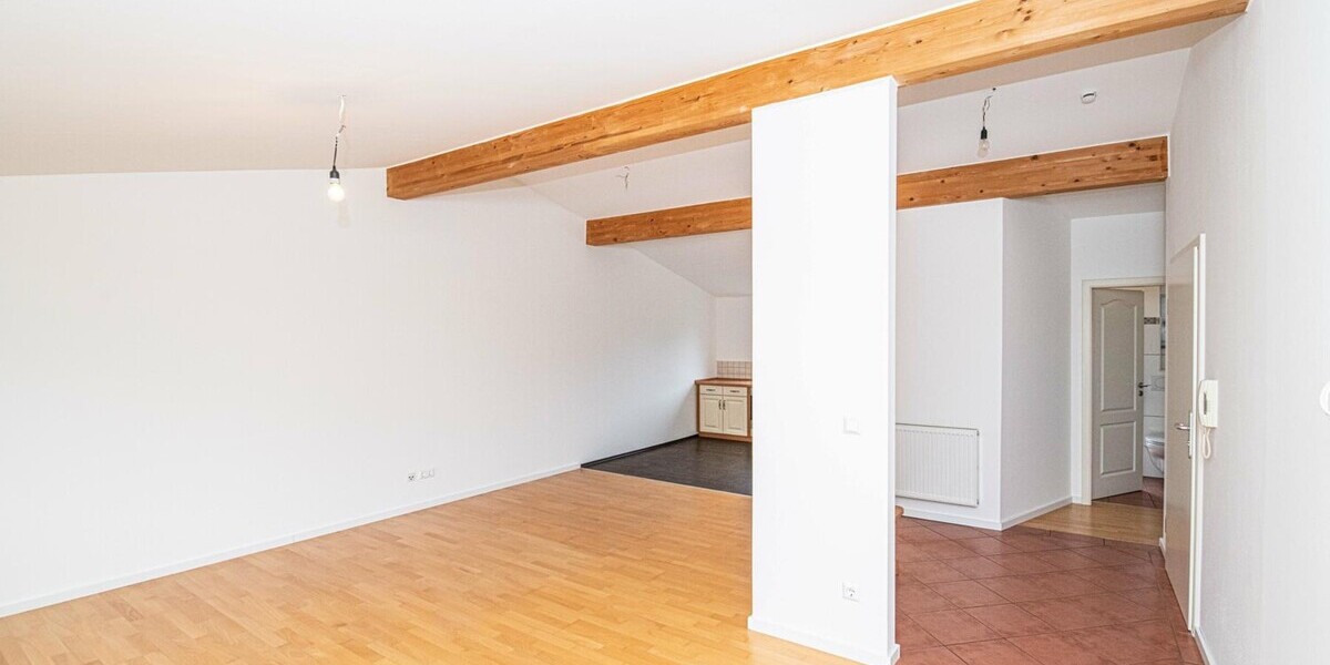 Vermietung: Helle Dachgeschosswohnung mit Balkon und Wohlfühlambiente - Dachgeschoßwohnung Cham | Angebot:24787865