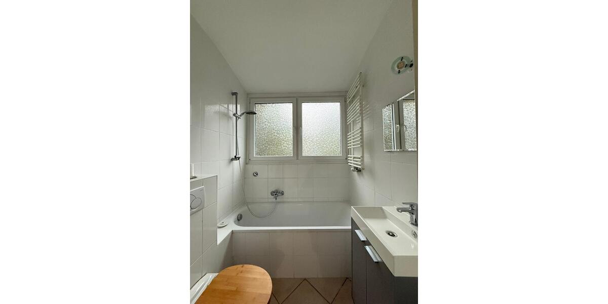 Dachgeschoßwohnung Wiesbaden Klarenthal - 3 Zimmer, 82 m&sup2;, 1.270&euro; | Angebot:25873637