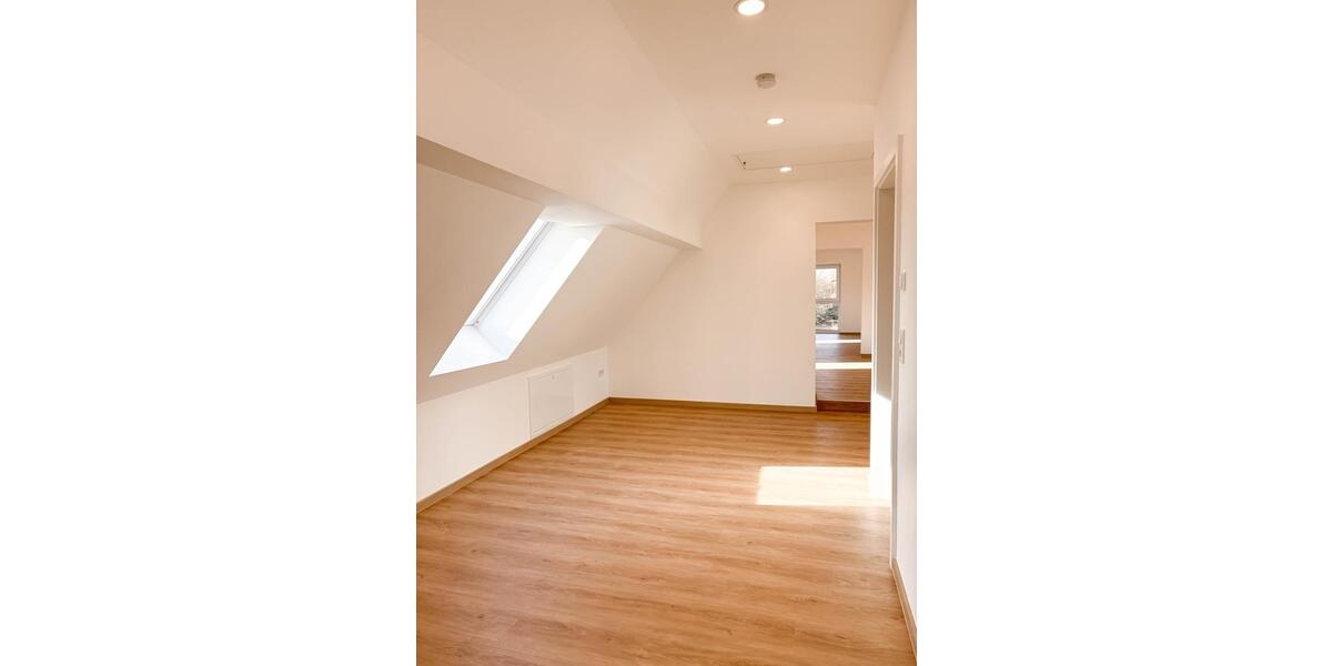 Dachgeschoßwohnung Estenfeld - 2 Zimmer, 77 m&sup2;, 990&euro; | Angebot:25415392