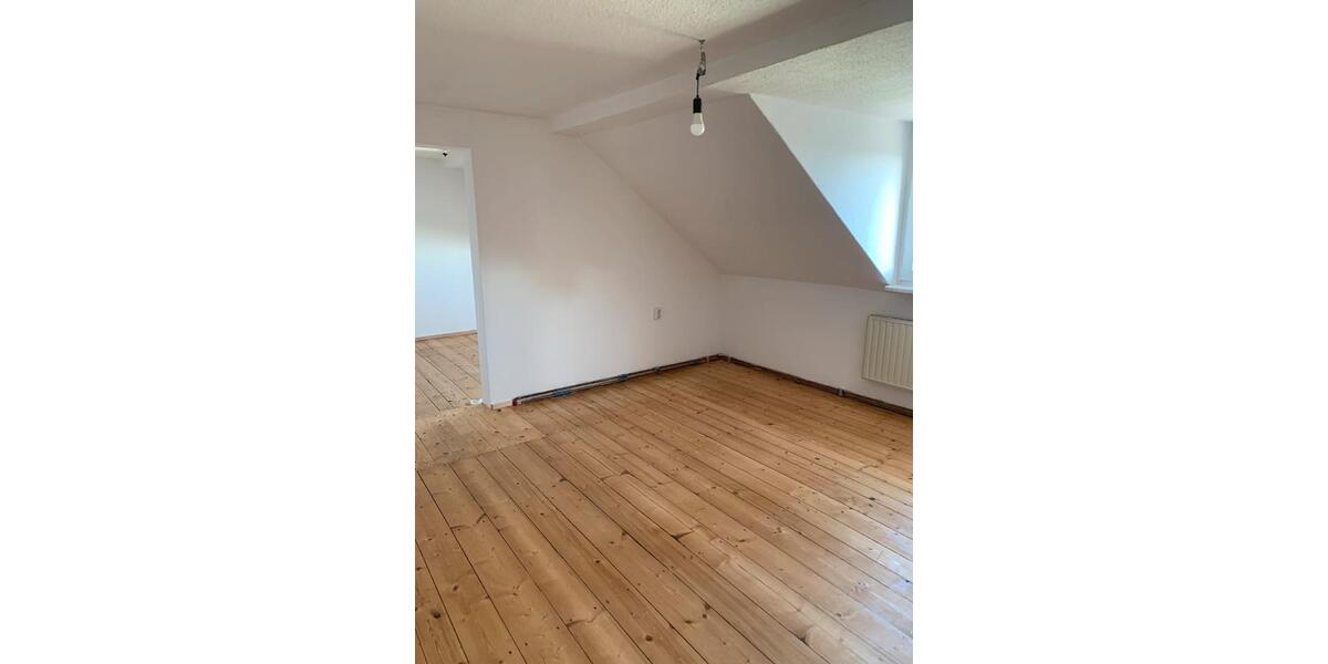 Dachgeschoßwohnung Schwarzenberg/Erzgebirge Erzgebirge - 3 Zimmer, 63 m&sup2;, 330&euro; | Angebot:26019597