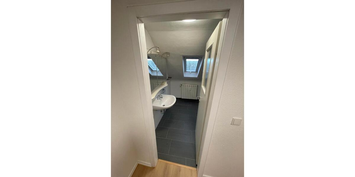 Dachgeschoßwohnung Saarbrücken West - 1 Zimmer, 65 m&sup2;, 550&euro; | Angebot:26225919