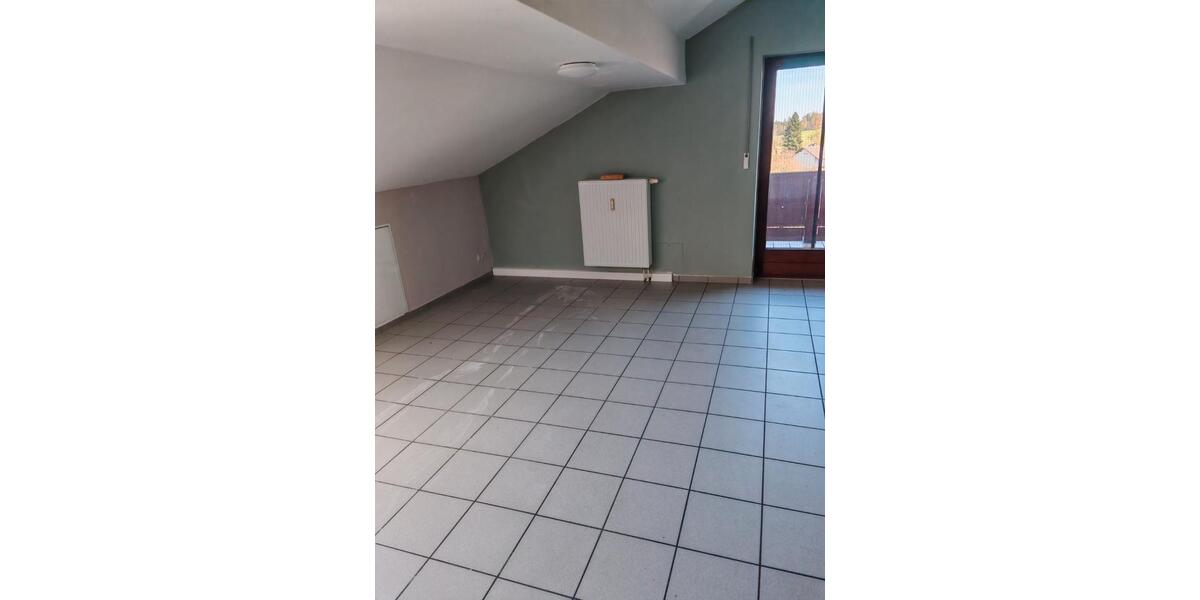 Dachgeschoßwohnung Falkenberg - 4 Zimmer, 120 m&sup2;, 740&euro; | Angebot:26337901