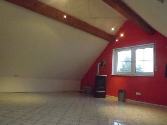 Gut geschnittenes 2 Zimmer-Apartment mit Einbauküche und Wannenbad, in ruhiger Lage von Wiesenbronn. Nur 10 Min. nach Kitzingen... 2 zimmer