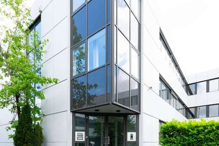 Büro in Düsseldorf 2.590 € 370 m² zimmer