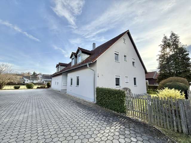 Etagenwohnung Thalmassing - 3 Zimmer, 83 m&sup2;, 670&euro; | Angebot:25936088